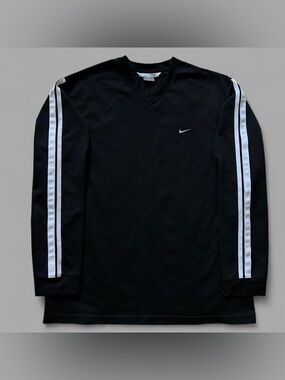 Vintage 00’s Nike Black Long Sleeve Pullover V-Neck Athleisure Shirt. Size XL.
